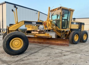 2005 Cat 140H