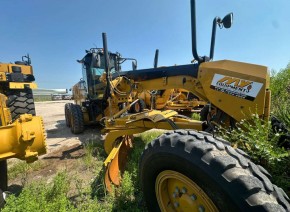 2013 Cat 140M2