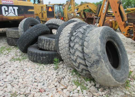 Caterpillar 140G Tires -
