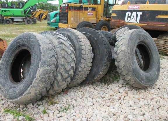 Caterpillar 140G Tires -
